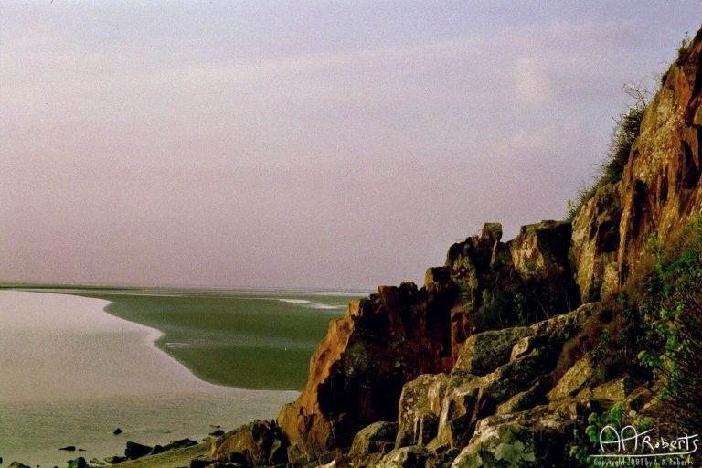 mont11.jpg - A view from the side of the island.