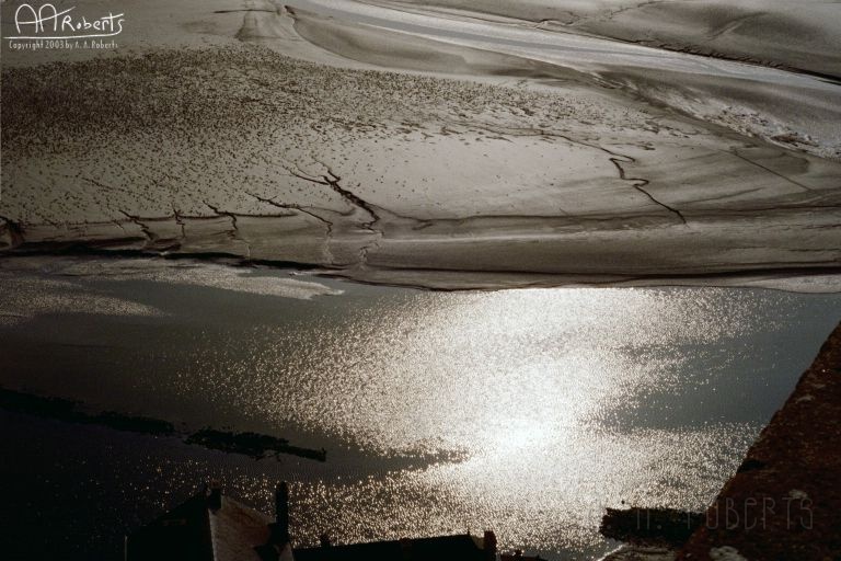 mont28.jpg - Beach sand...