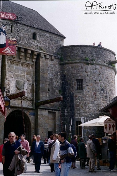 mont38.jpg - This is near the main entrance.  That is a portico.