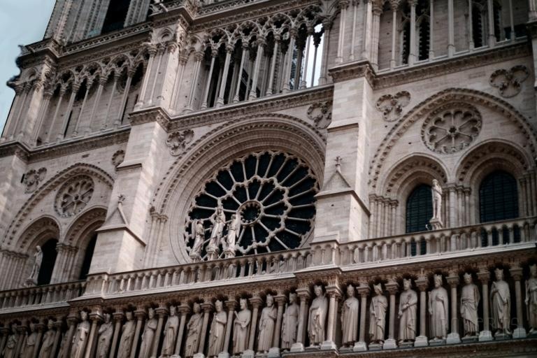 notredame2.jpg - Those are all popes I think lined up at the bottom.