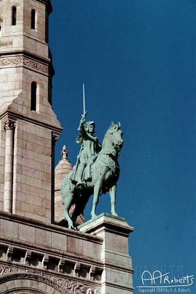 sacrecour6.jpg - You don't mess with this guy... or any guy with a sword for that matter.