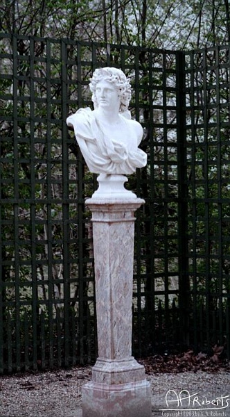 versailles-statue-4.jpg - Toga!  Toga!  Toga!