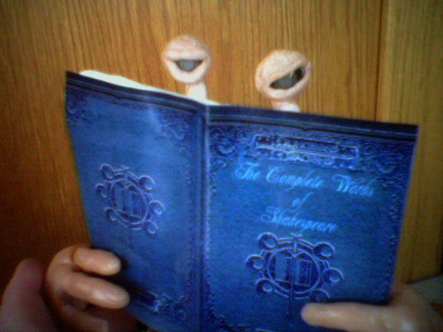slug4.jpg - He prefers Shakespeer.